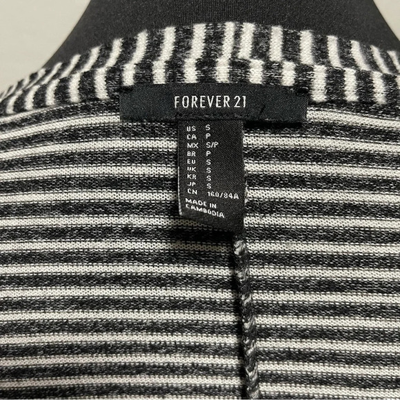 Forever 21 Lightweight Pinstriped Button Up V-Neck Cardigan Size Small - Picture 6 of 6